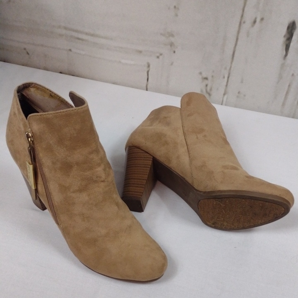 Breckelles Tan Suede Ankle Booties with Block Heel Size 10 - Picture 7 of 7